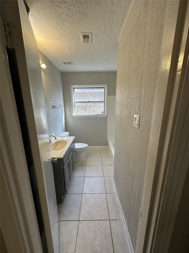 Foto del edificio - 5847 Belcrest St