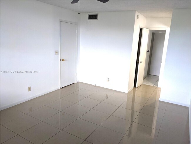 Building Photo - 2900 NW 47th Terrace