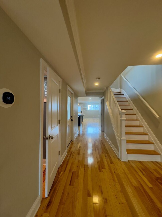 Foto del edificio - Charming 3 Bedroom/2.5 Bathroom Duplex in Hampden!