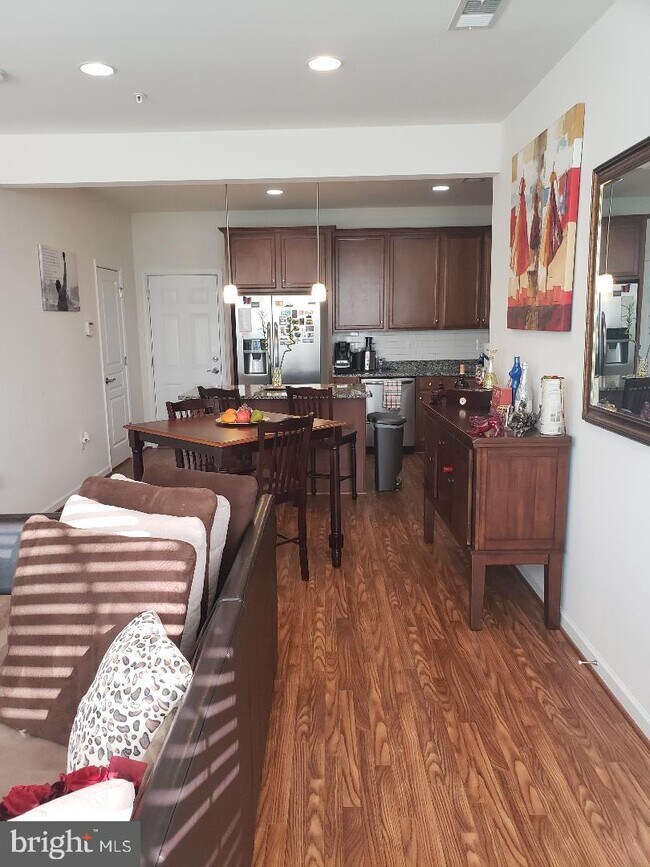 Building Photo - 14790 Mason Creek Cir