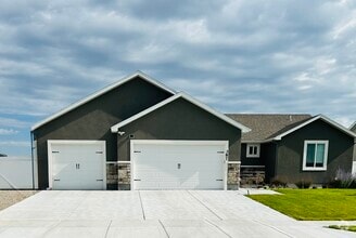 Building Photo - 387 Saddle Rock Ln