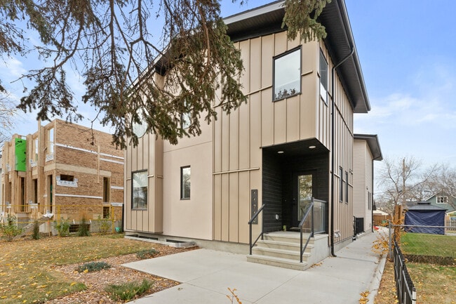 Building Photo - 11710-11125 125 St NW