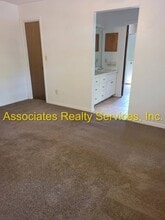 Building Photo - 5128 NW 58 Ct