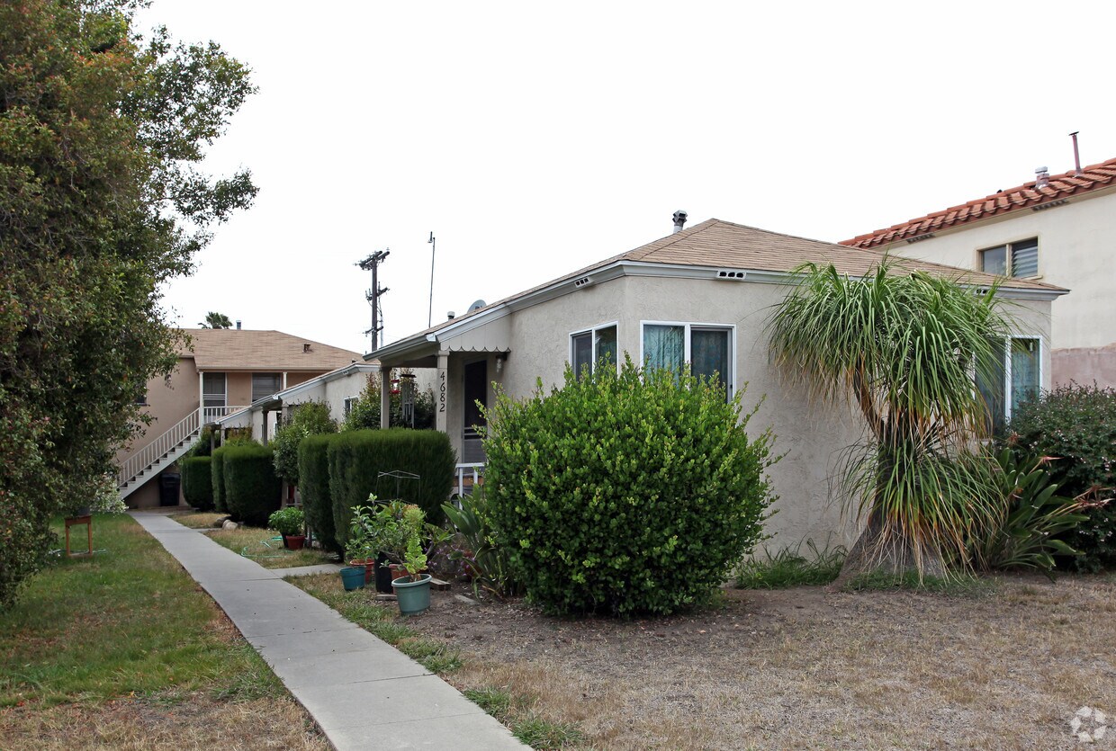 Primary Photo - 4682-4686 Hamilton St