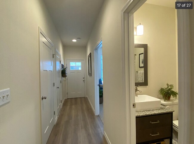 Foto del edificio - NEW LUXURY 2 BED 2 BATH 1 CAR GARAGE DUPLEX