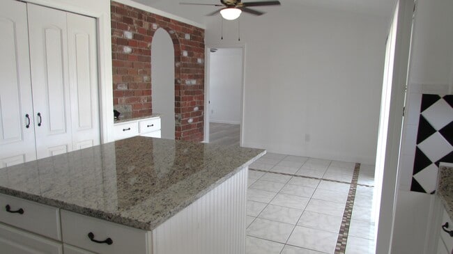 Building Photo - 2517 SW Barber Ln