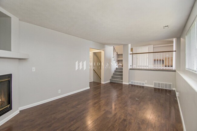 Building Photo - Multi-Level Elkhorn Home