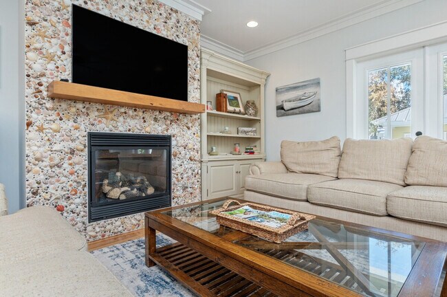 Building Photo - 87 Barracuda St