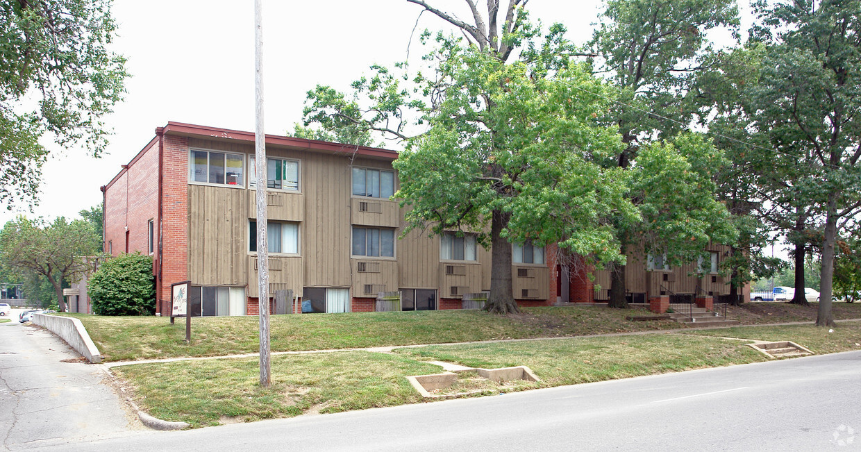 Oakwood Manor II - Oakwood Manor Apartments