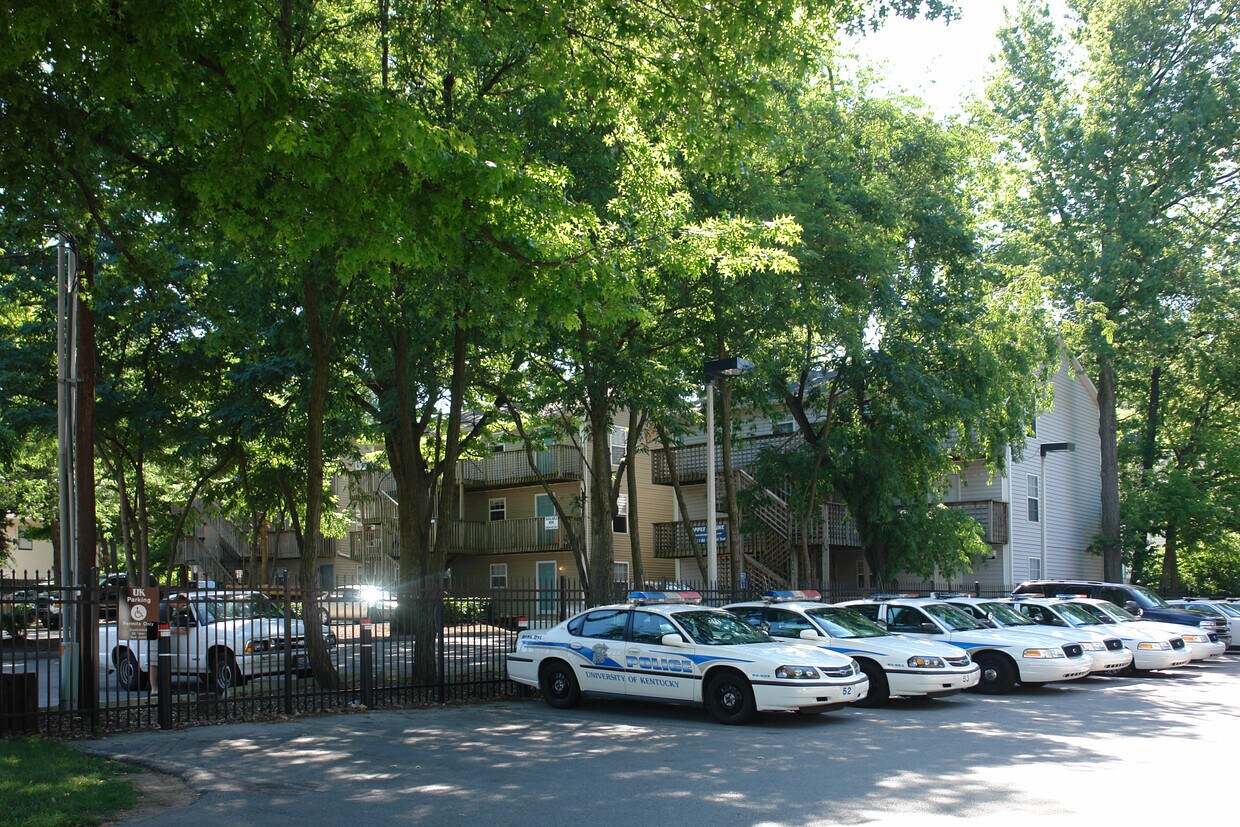 Building Photo - 370-374 Rose Ln