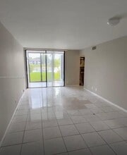 Building Photo - 212 Lake Pointe Dr Building Photo - 212 Lake Pointe Dr