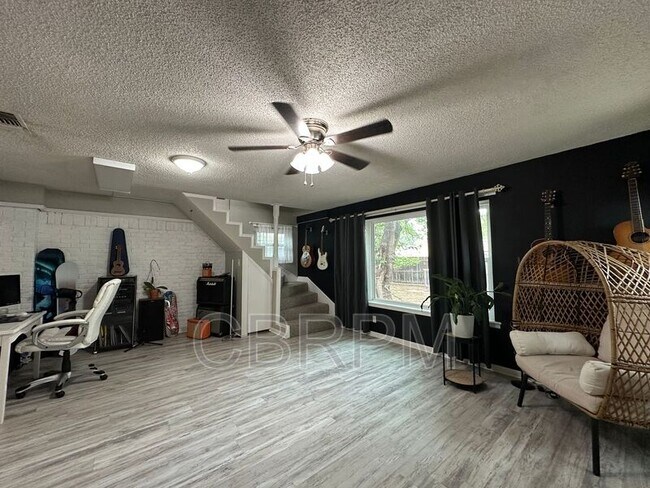 Foto del edificio - 6808 Canton Ave