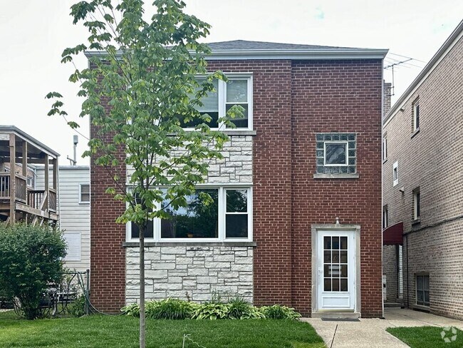 Building Photo - 2707 W Berwyn Ave