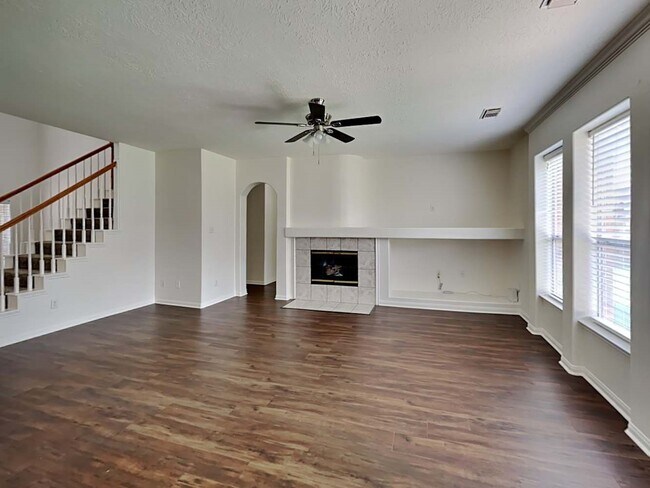 Foto del edificio - 1120 Sunset Lakes Dr