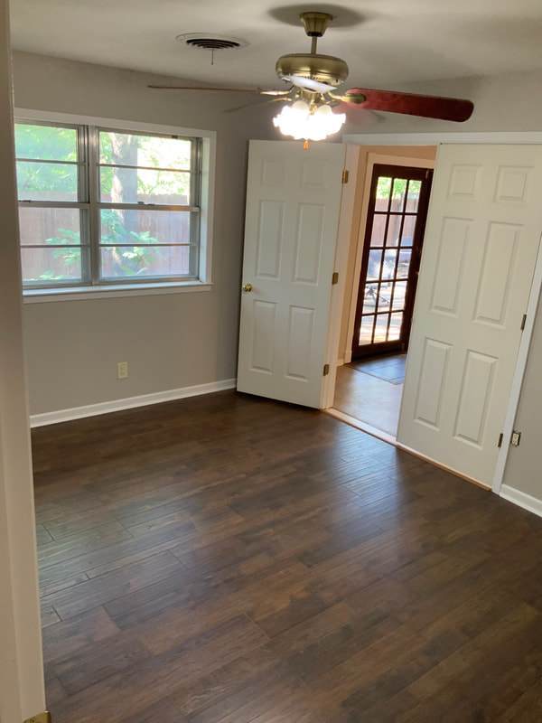 Foto del edificio - 3 bedroom 2 bath with fenced yard!