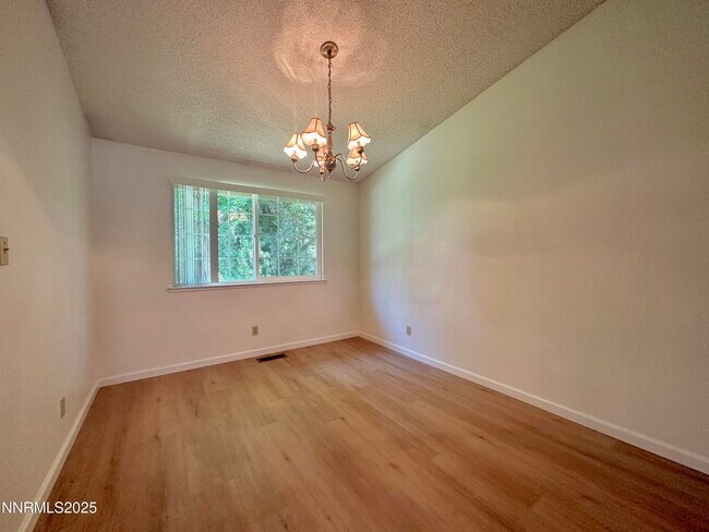 Foto del edificio - 1965 Woodtrail Dr