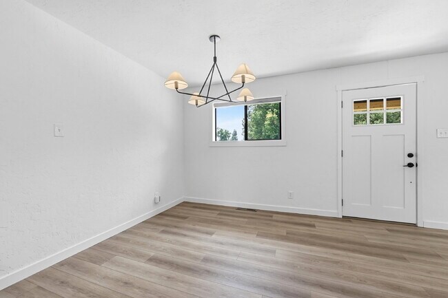 Foto del edificio - $2,595.95 - 3 Bed/2 Bath Home in Colorado Springs with Large backyard.