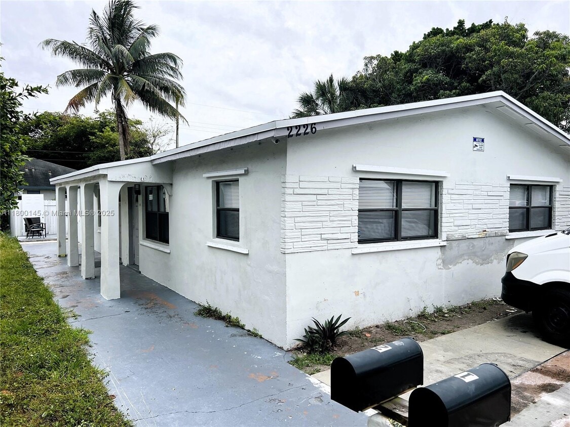Primary Photo - 2226 Cody St