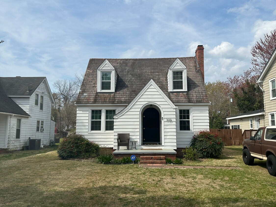 Primary Photo - 305 Raleigh Ave