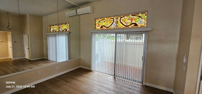 Foto del edificio - SERRA MESA / BIRDLAND - Newly Remodeled Ni...