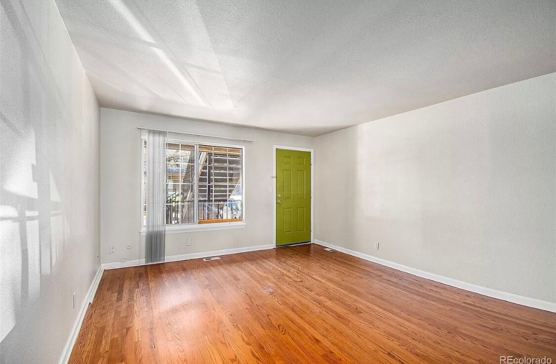 Foto principal - 61 S Sable Blvd