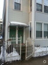 Building Photo - 1742 W Roscoe St