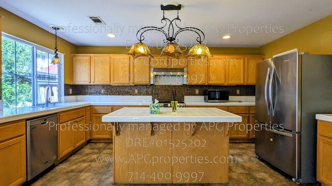 Building Photo - 2439 N Cameo Ct