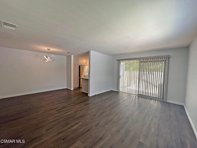Foto del edificio - 499 Serento Cir