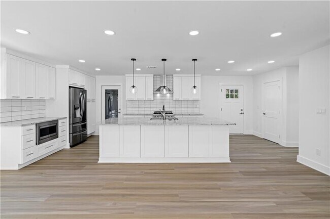 Building Photo - 2041 Briarcliff Ct NE