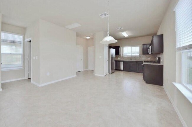 Building Photo - 10100 Avers Ln
