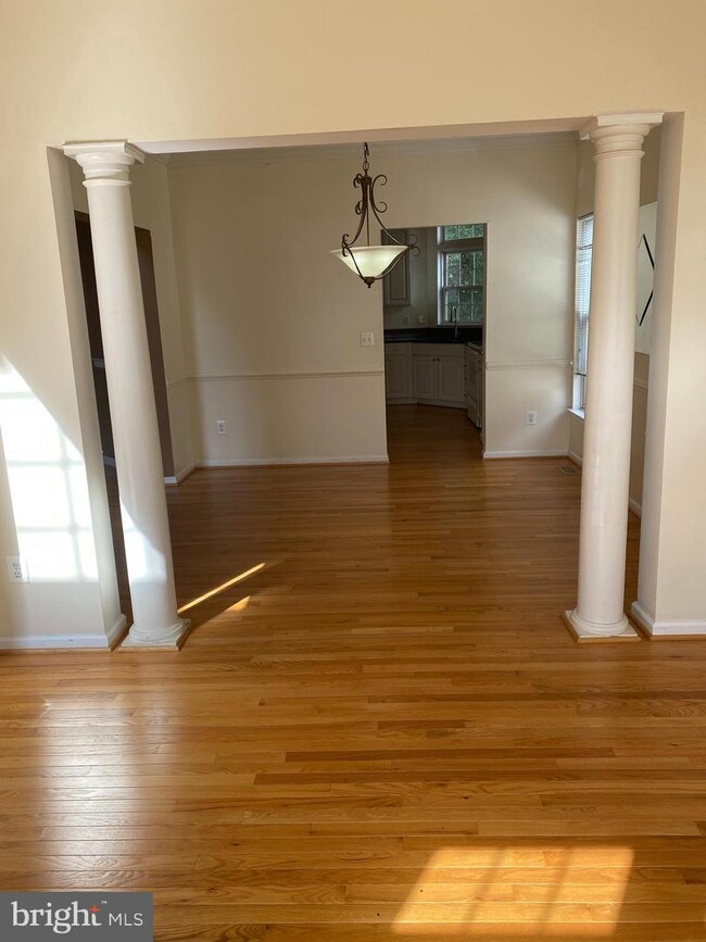 Building Photo - 7885 Cranford Farm Cir