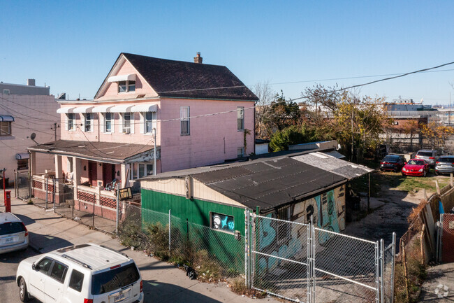 Foto del edificio - 11124 Rockaway Beach Blvd