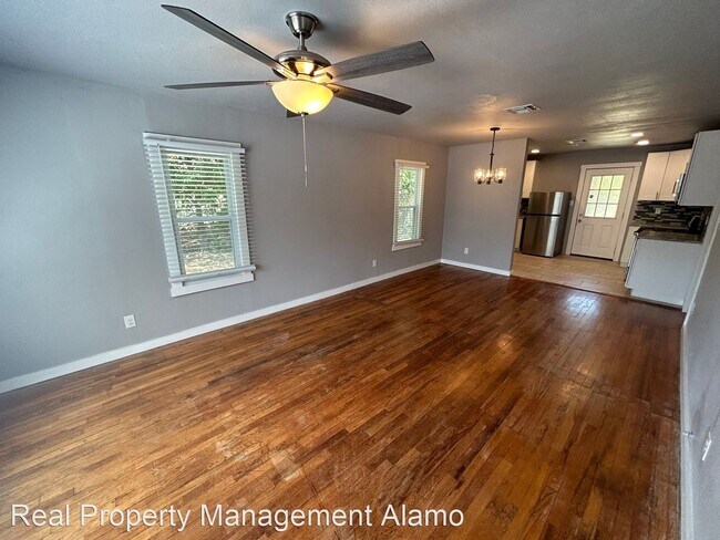 Foto del edificio - 3 br, 1 bath House - 1907 Burnet Street