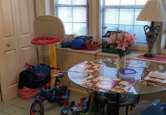 Foto del edificio - Room in Townhome on Patterson Cir