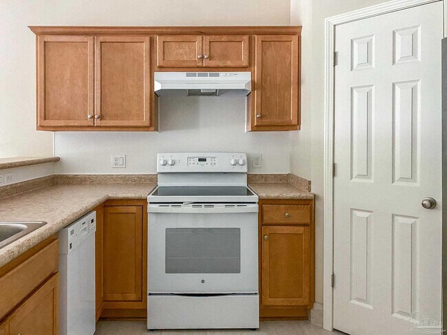 Building Photo - 2425 E Johnson Ave