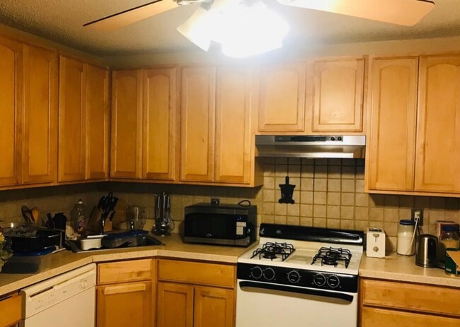 Foto del edificio - 56 Willow Ct