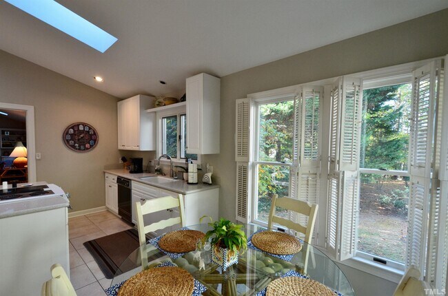 Building Photo - 531 Weathersfield