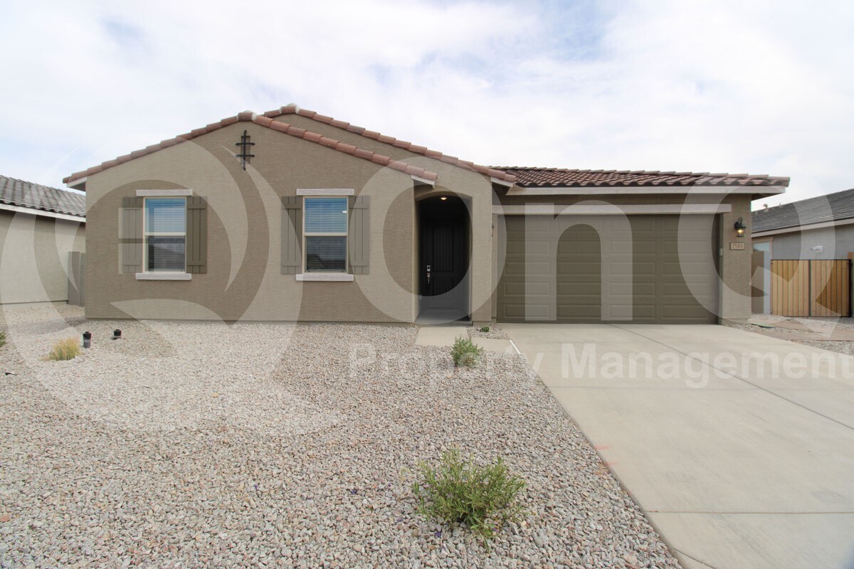 Foto principal - 2589 E San Miguel Dr