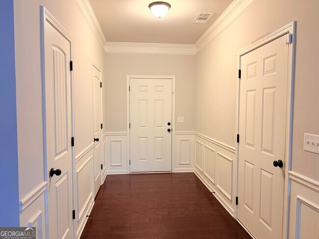 Foto del edificio - 591 Oakside Pl