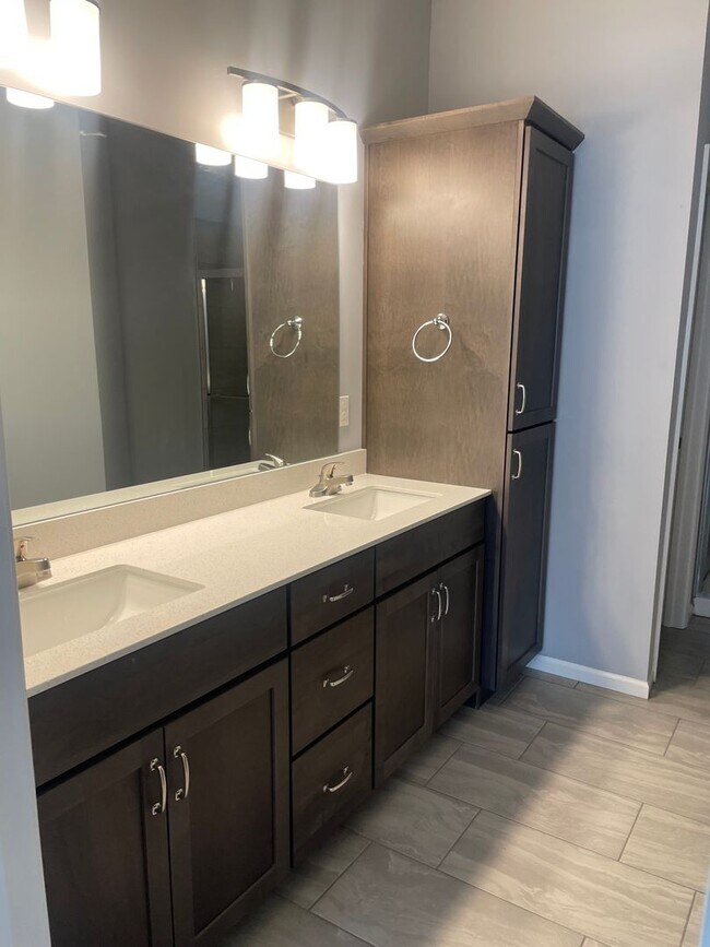 Foto del edificio - 15801-15813 Riley Street