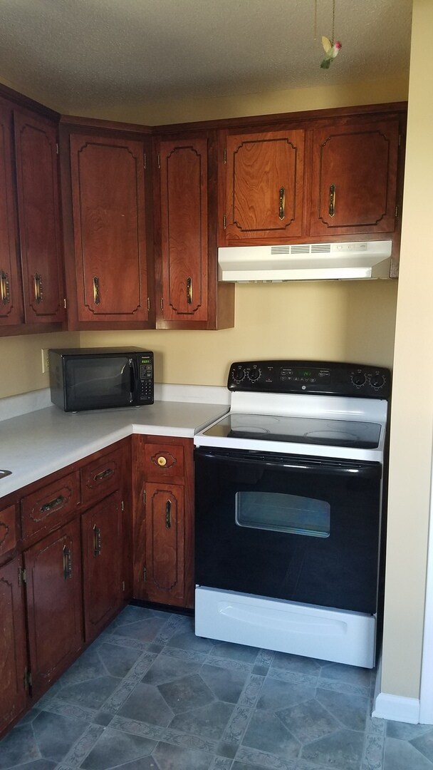 Foto del edificio - Cute 3 Bed/1 & 1/2 Bath, House located in the heart of St. B!