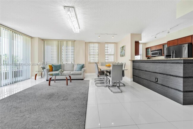 Foto del edificio - 2080 S Ocean Dr