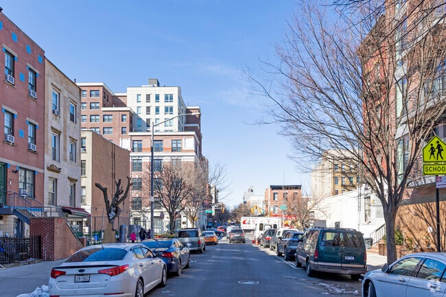 Context - 407 E 117th St