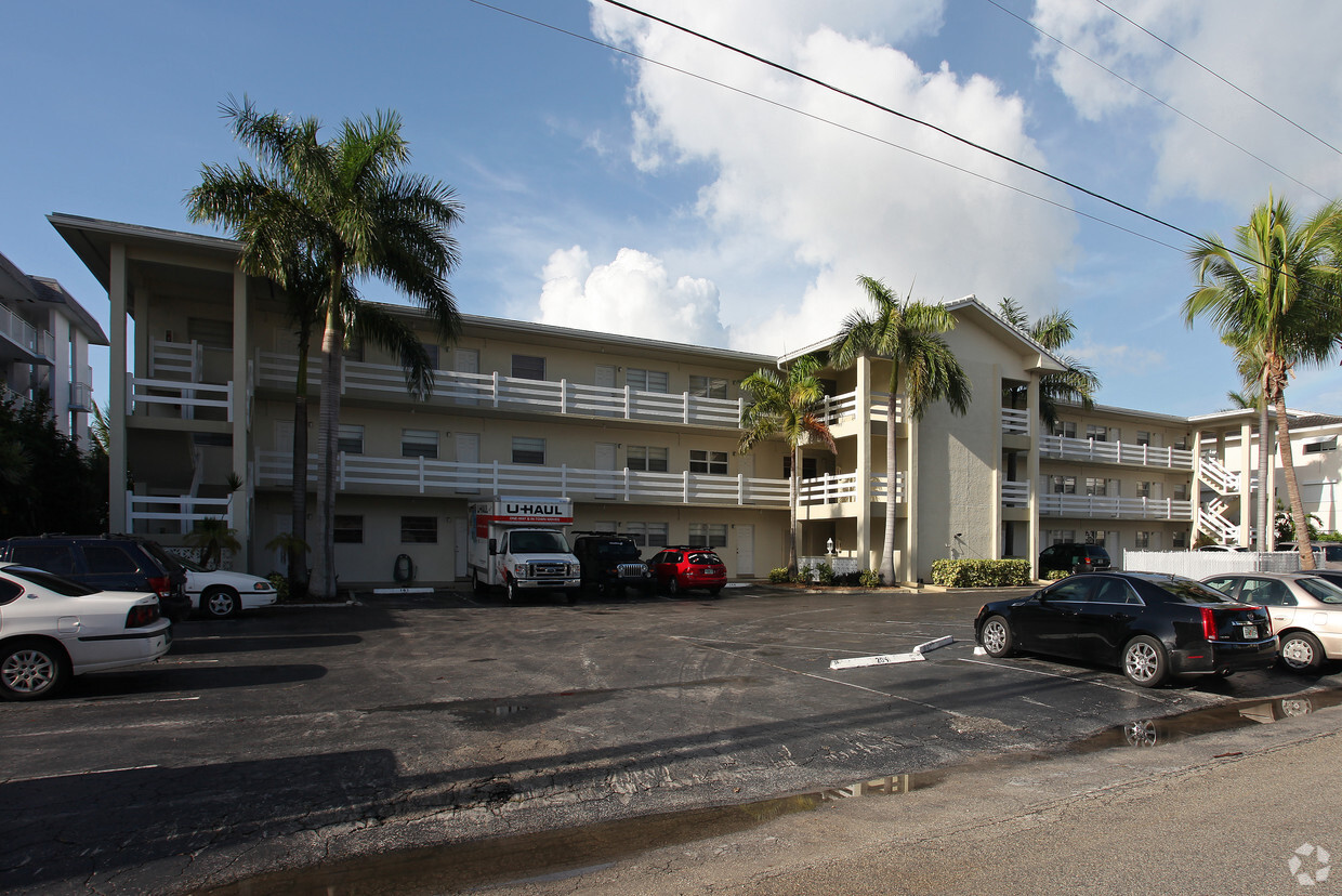 Primary Photo - Lakeview Condominiums