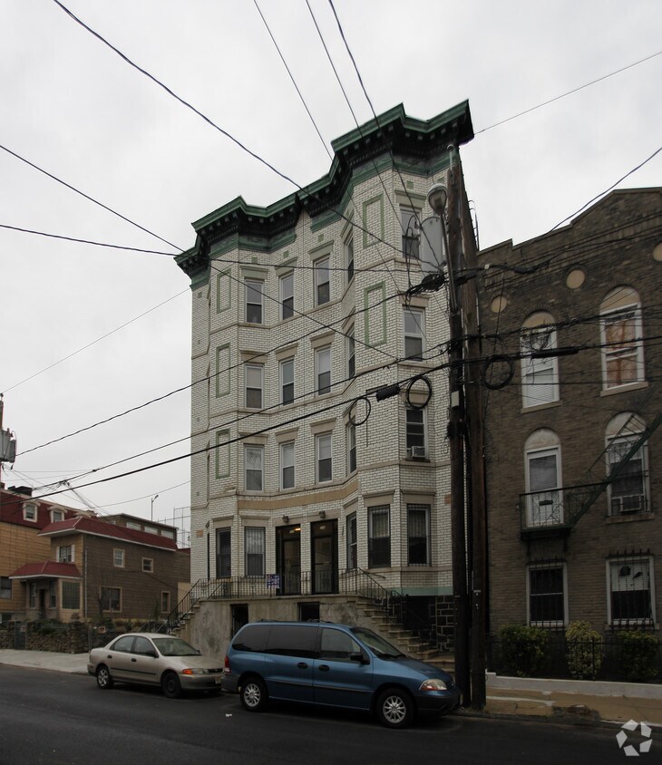 Foto del edificio - 226-228 Ogden Ave