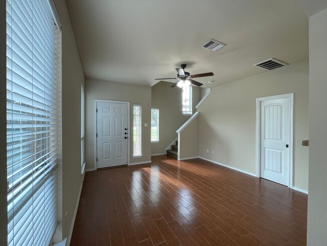 Building Photo - Townhome with attached double car garage