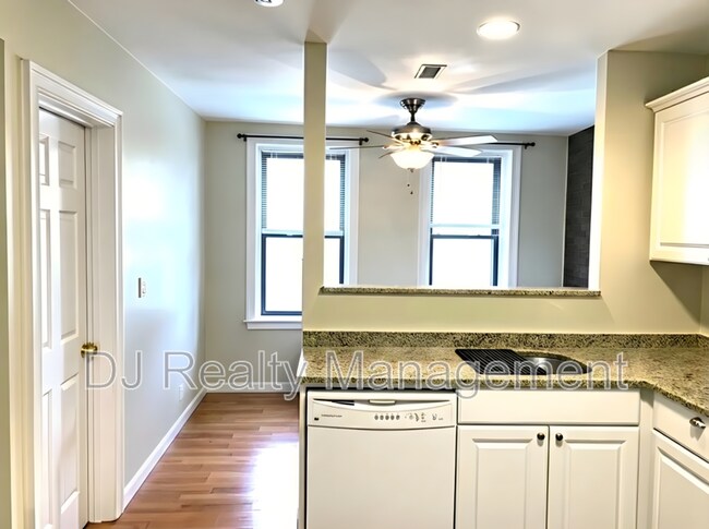 Foto del edificio - 466 Commercial St