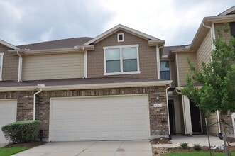 Building Photo - 16025 Summerville Lake Dr