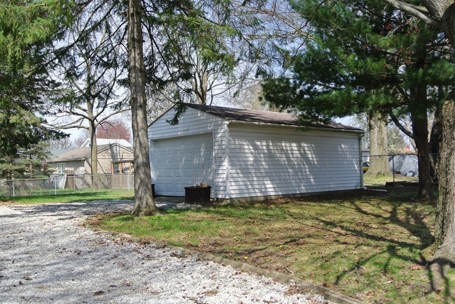 Building Photo - 2872 Pikes Ave