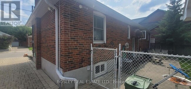 Building Photo - 6 Youngmill Dr